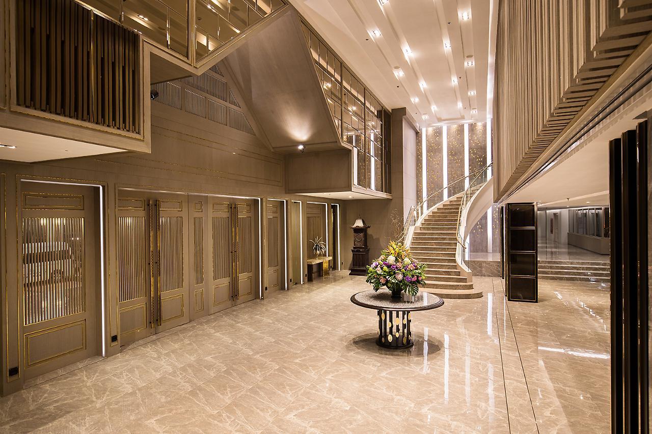 The Heritage Chiang Rai Hotel And Convention Exterior photo The lobby of the hotel