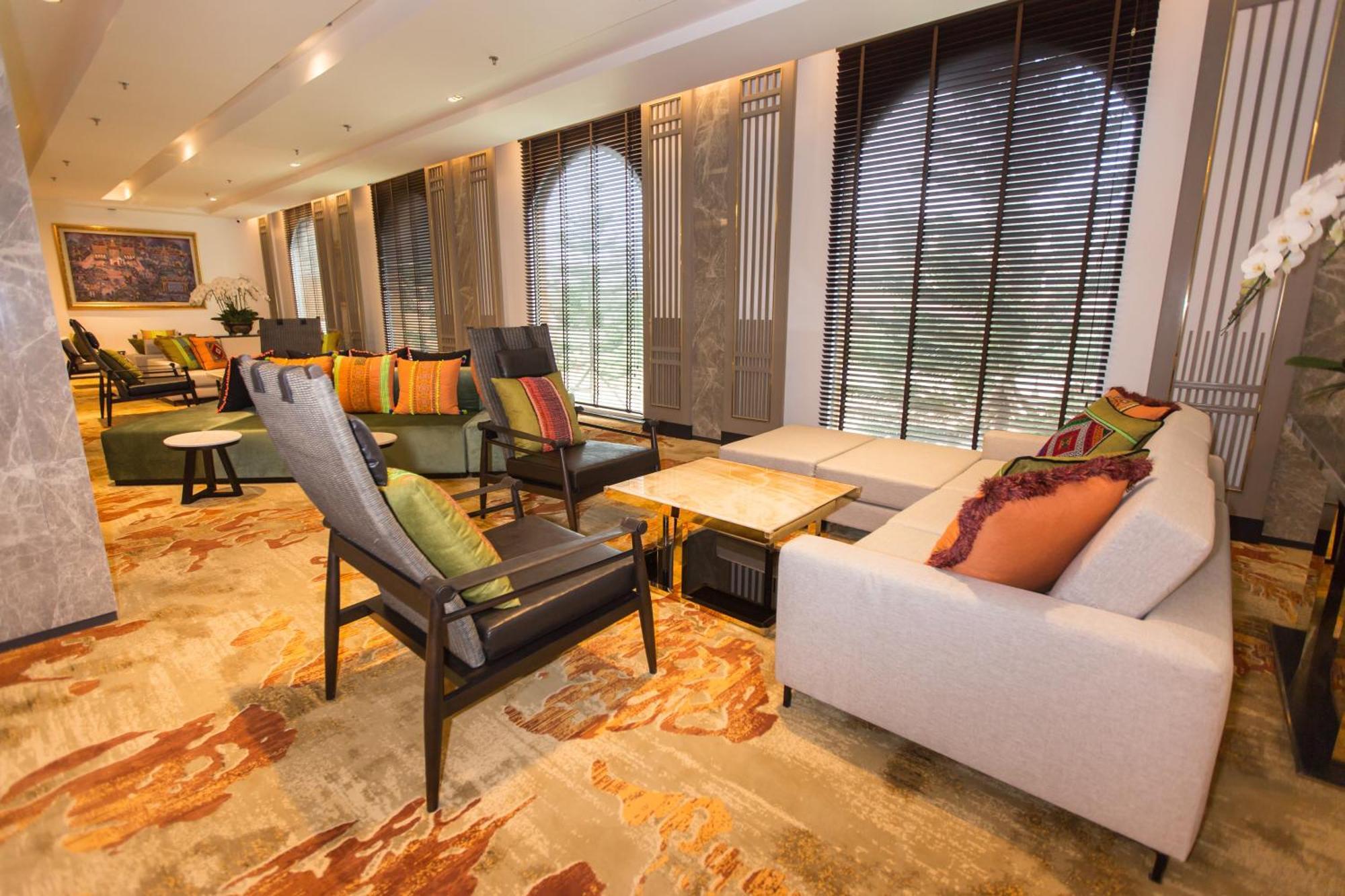 The Heritage Chiang Rai Hotel And Convention Exterior photo The lounge at the airport