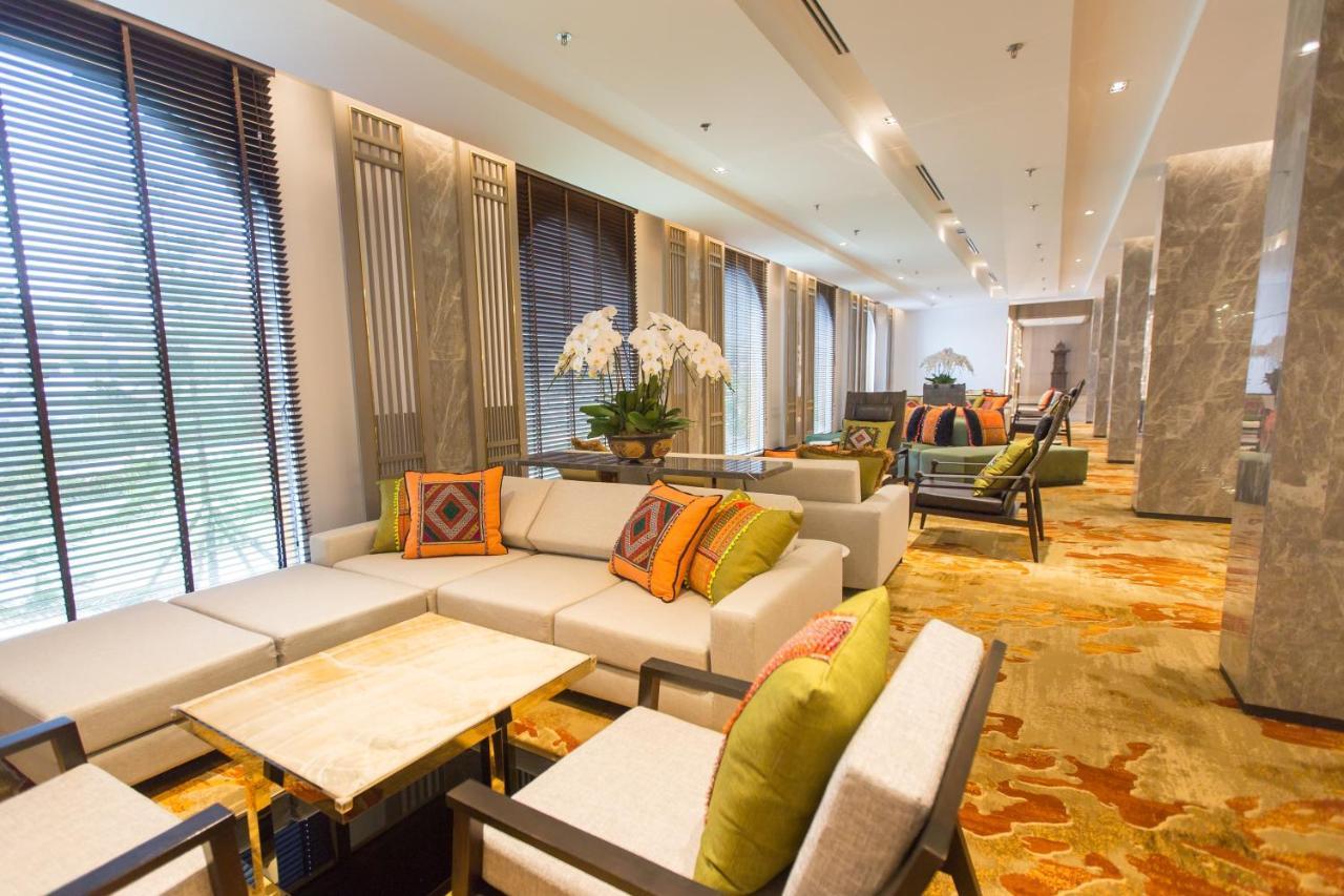 The Heritage Chiang Rai Hotel And Convention Exterior photo The lobby of the hotel