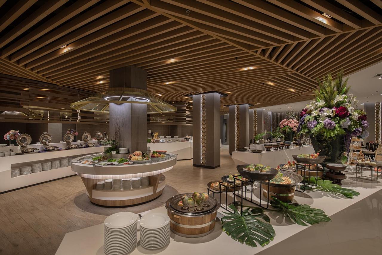 The Heritage Chiang Rai Hotel And Convention Exterior photo The buffet at the 360 Restaurant