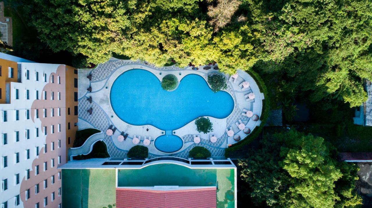 The Heritage Chiang Rai Hotel And Convention Exterior photo Aerial view of the swimming pool