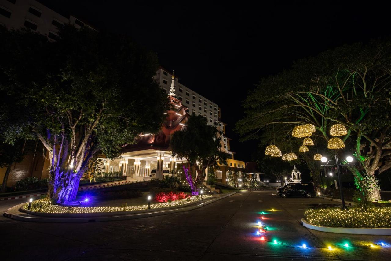 The Heritage Chiang Rai Hotel And Convention Exterior photo The hotel at night