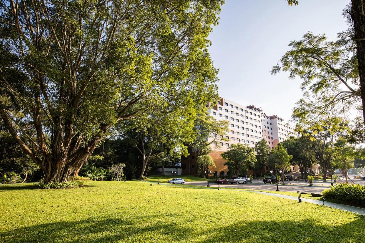 The Heritage Chiang Rai Hotel And Convention Exterior photo The University of Western Australia