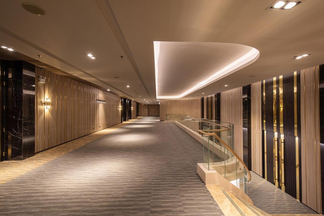 The Heritage Chiang Rai Hotel And Convention Exterior photo The interior of the hotel