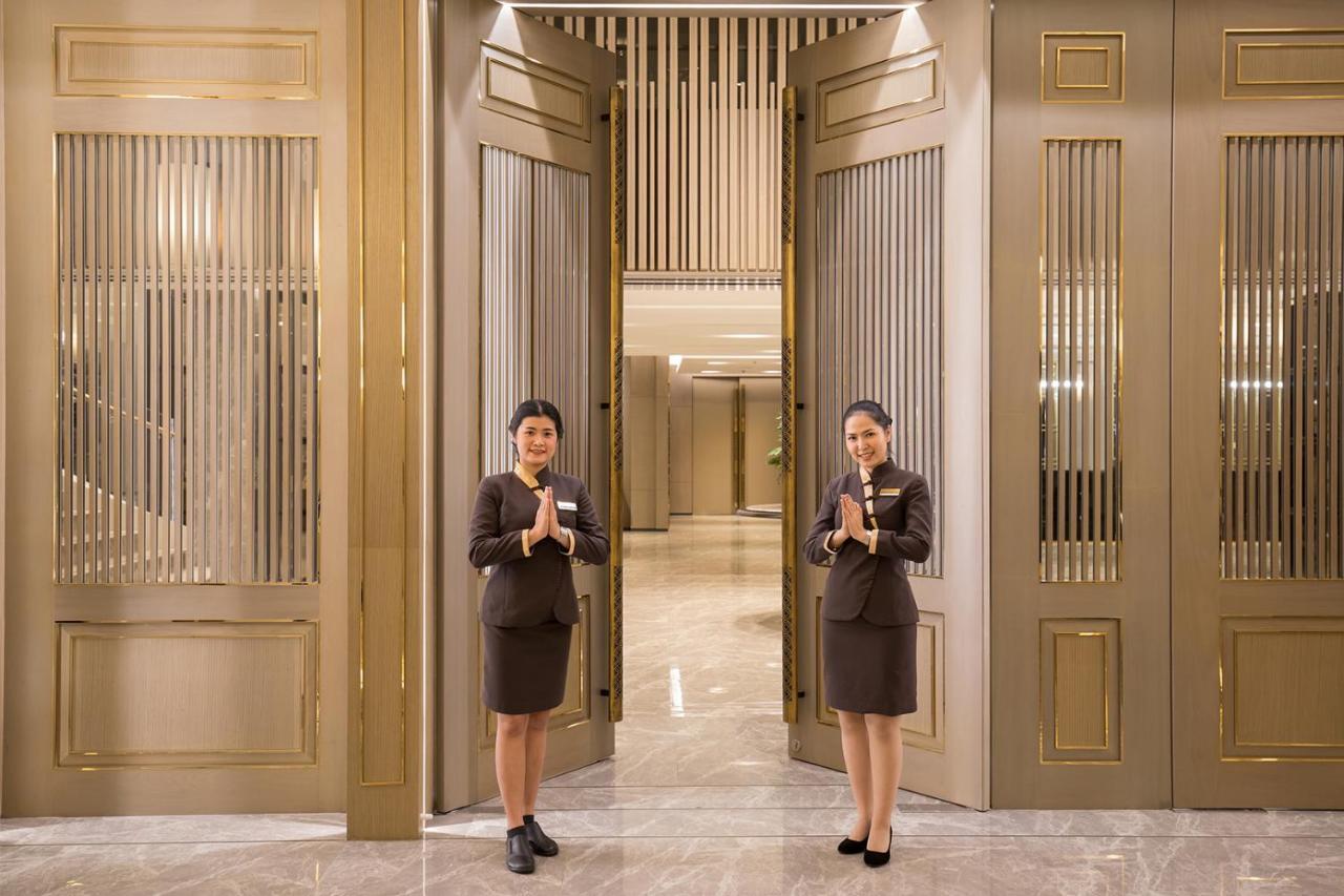 The Heritage Chiang Rai Hotel And Convention Exterior photo The hotel's lobby