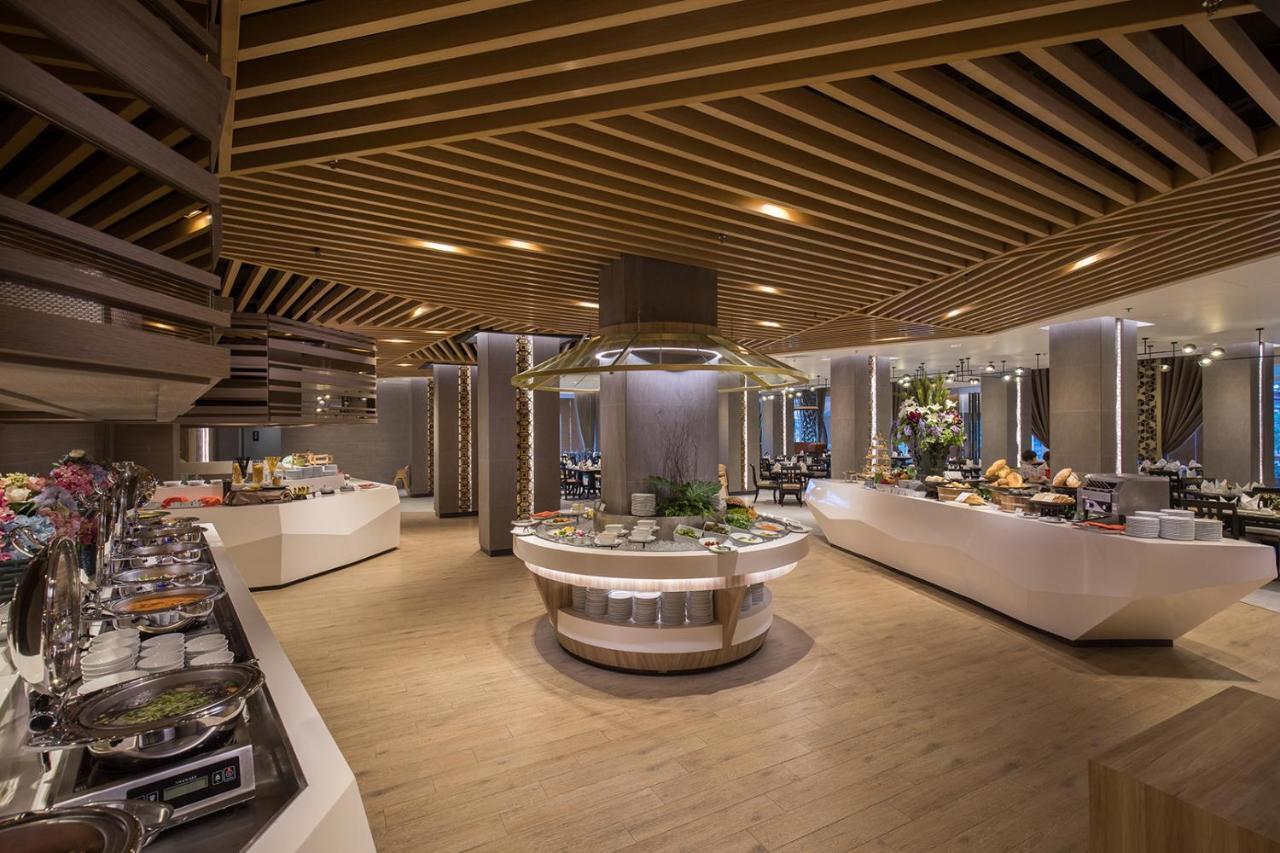 The Heritage Chiang Rai Hotel And Convention Exterior photo The buffet at the 360° restaurant