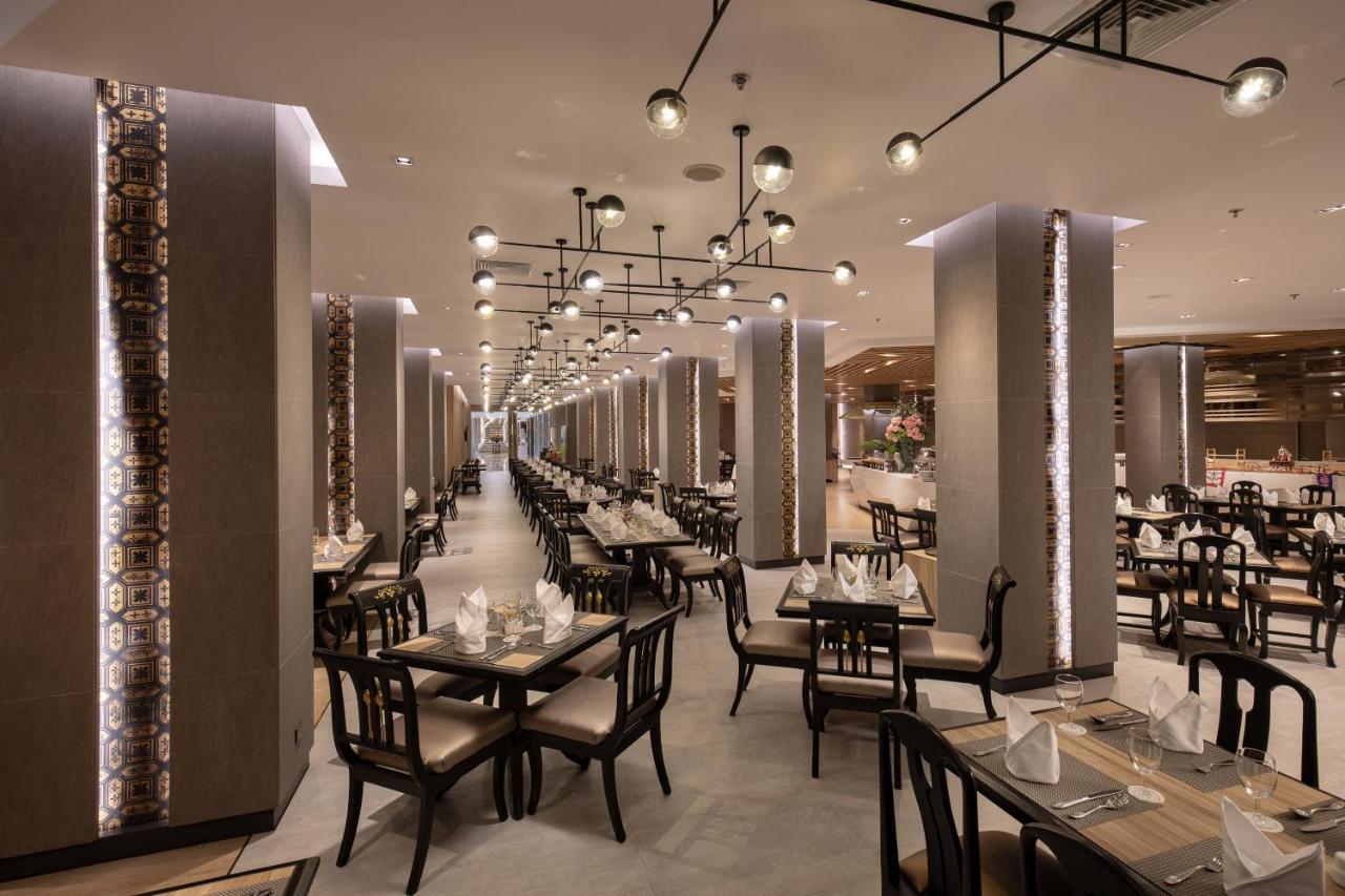 The Heritage Chiang Rai Hotel And Convention Exterior photo The restaurant's interior
