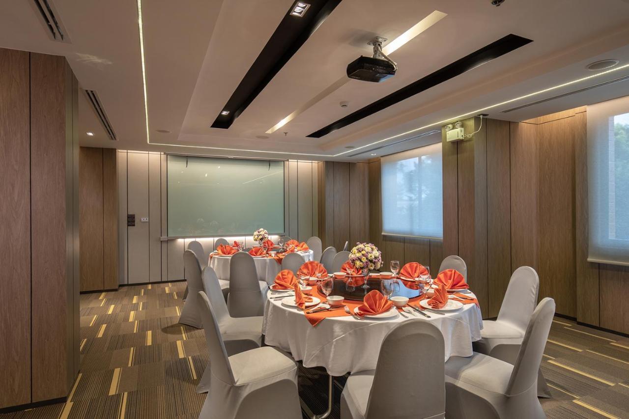 The Heritage Chiang Rai Hotel And Convention Exterior photo The Chinese Room