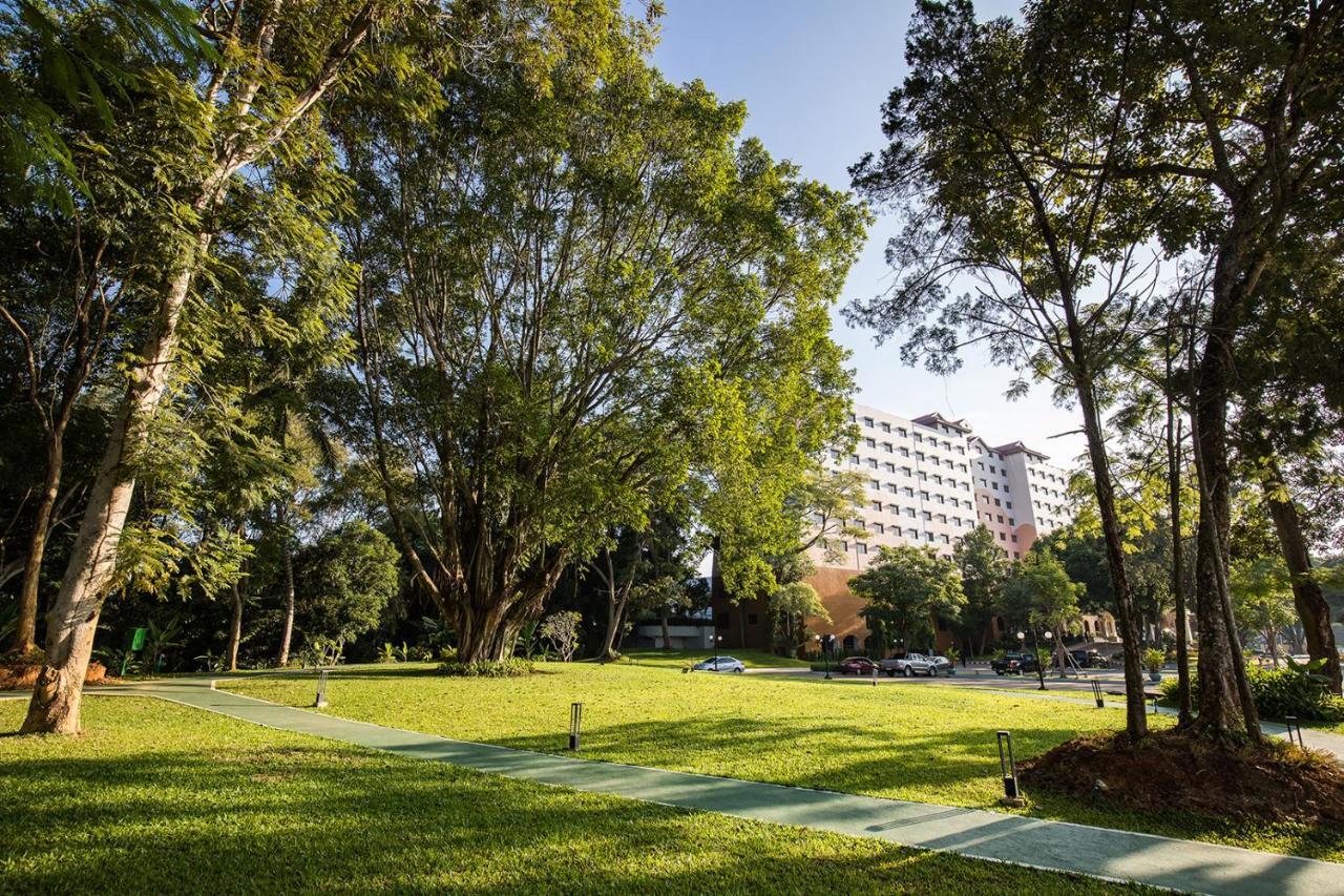 The Heritage Chiang Rai Hotel And Convention Exterior photo The park