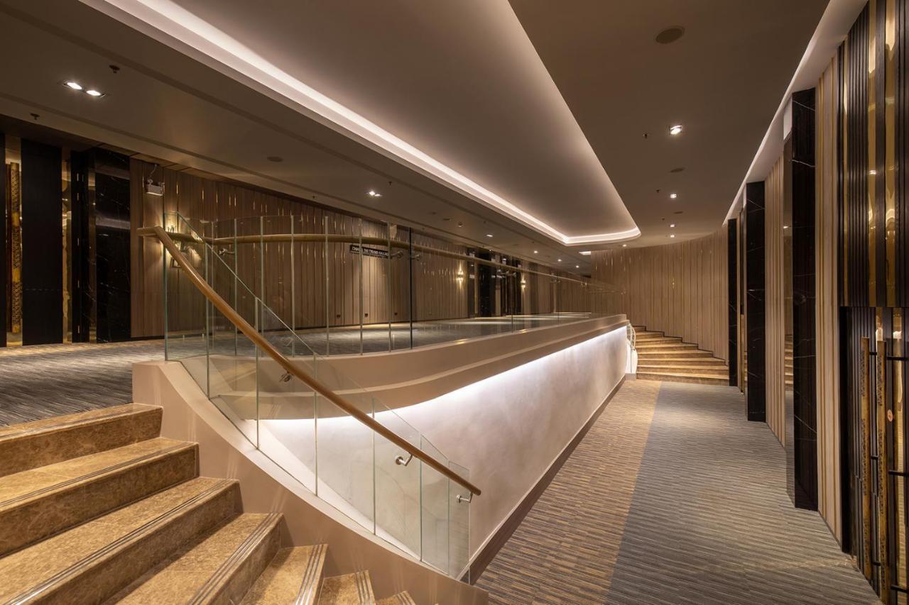 The Heritage Chiang Rai Hotel And Convention Exterior photo The interior of the hotel